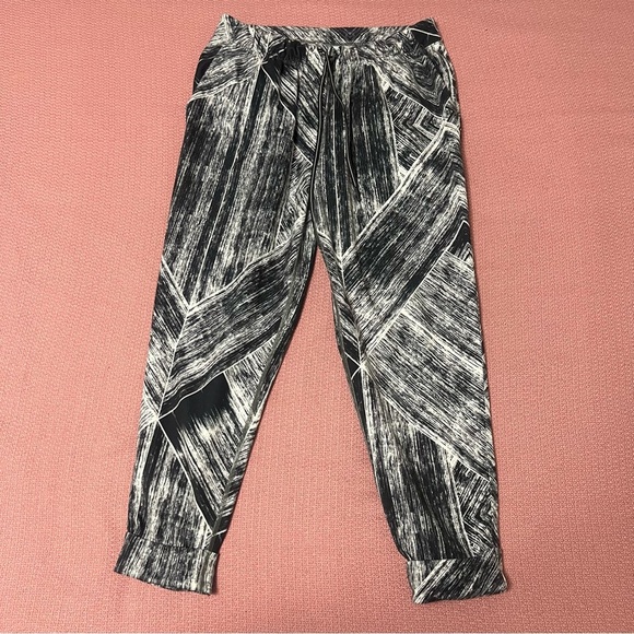 Lululemon Jet Crop 7/8 Luon Heat Wave White Black - Picture 6 of 11